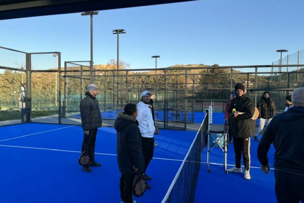 Aujourd’hui, place à l’initiation au Padel avec Enzo Dothelle