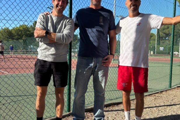 La journée démarre sous les meilleurs auspices avec une visite au Tennis Club de Ventabren !